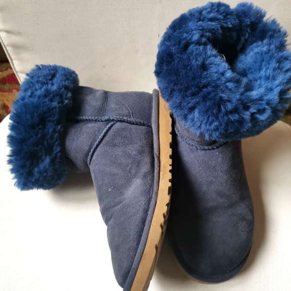 LIKE NEW LADIES UGGS SZ 7 - Picture 3 of 7